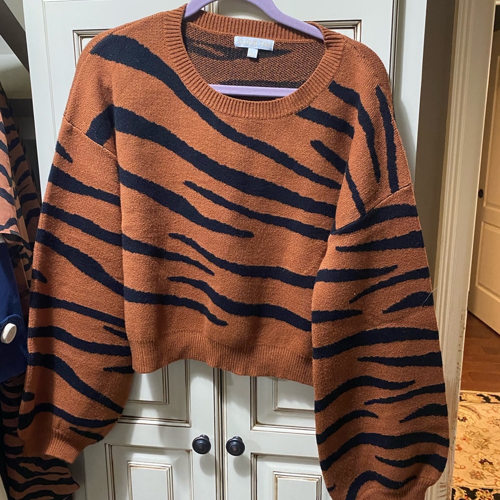 Tiger Cropped Sweater